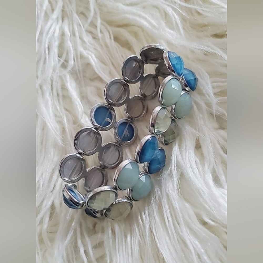 Light Blue and Royal Blue Bead Stretchy Bracelet. 🌴
